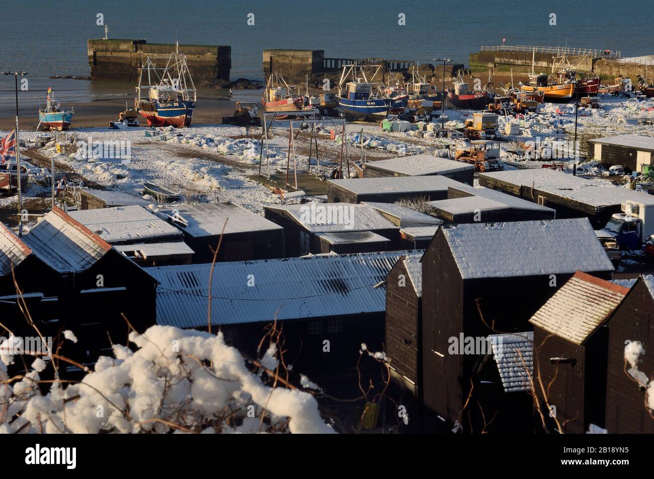 Schneeszene von Hastings Fishing Fleet, East Sussex, England, Großbritannien Stockfoto