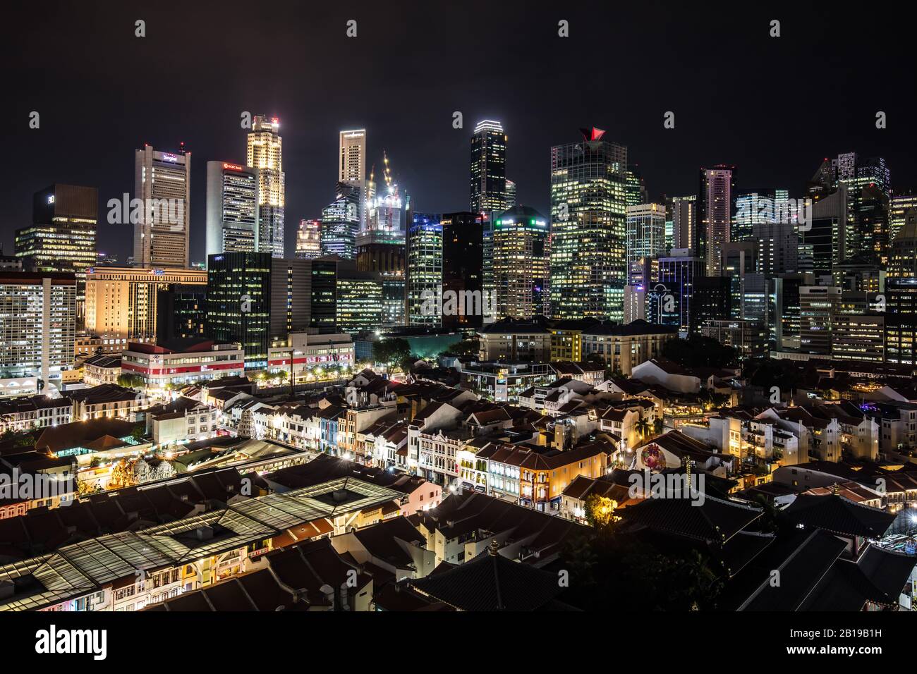 Singapur Urban Skyline in Der Abenddämmerung Stockfoto