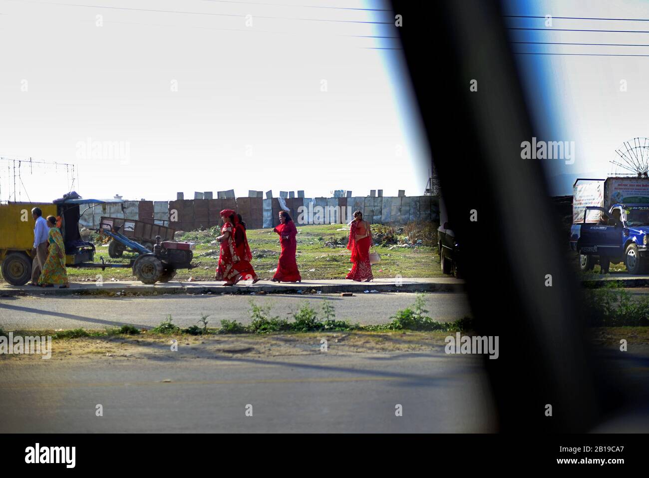 Menschen, die auf der Straße in Kathmandu, Nepal laufen. Stockfoto