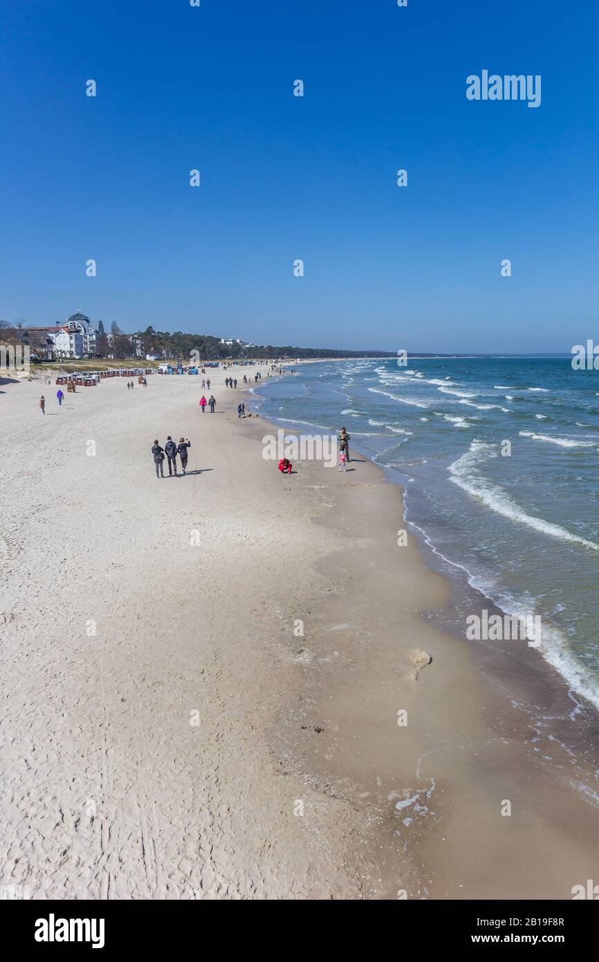 Strand und Meer am Kurort Binz auf Rügen, Deutschland Stockfoto