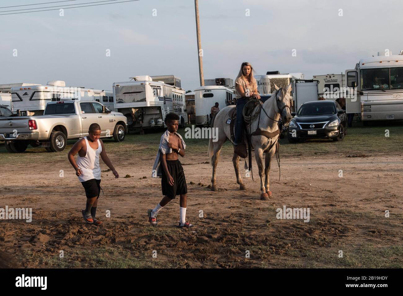 Junge Cowboys beim Okmulgee Invitational, dem ältesten afroamerikanischen Rodeo der Vereinigten Staaten. Okmulgee, Oklahoma. Stockfoto