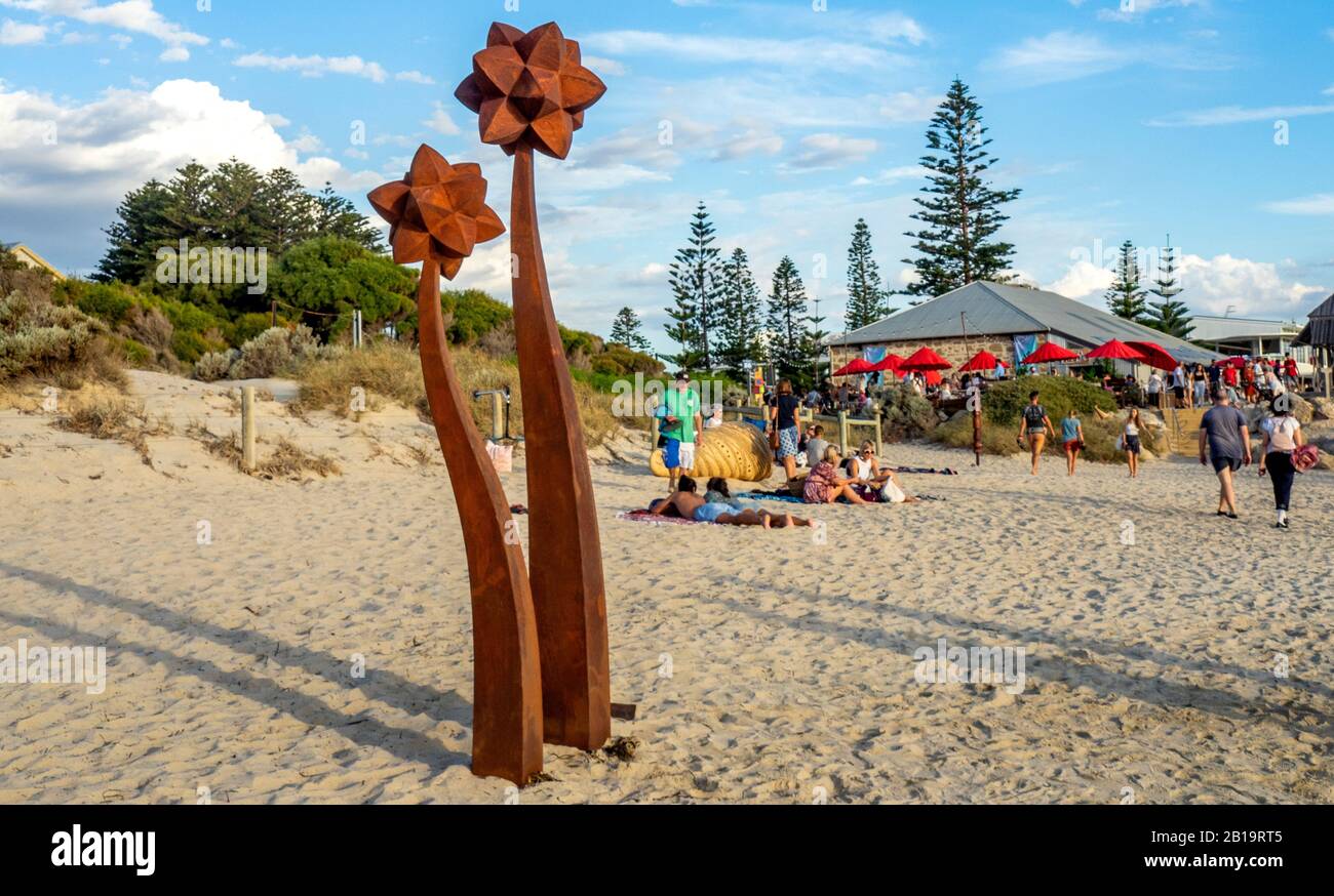 Skulptur In Bathers Beach 2020 Außenausstellung Pollen Ben Jones Bildhauer Künstler Fremantle Western Australia. Stockfoto