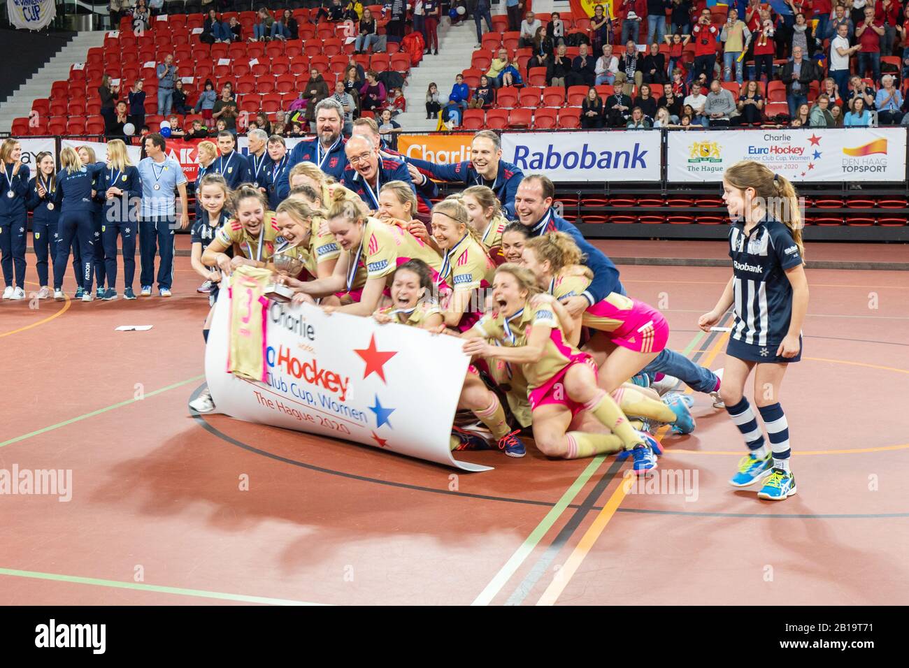 Den Haag, Niederlande - 16. FEBRUAR 2020: Charlie Works EuroHockey Indoor Club Cup 2020 Frauen. Der Düsseldorfer HC (GER) feiert den Sieg Stockfoto