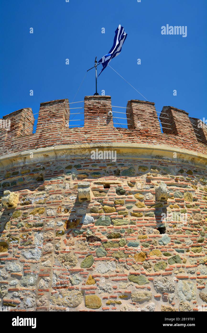 Griechenland, Saloniki alias Saloniki, Zinnen und griechische Flagge auf dem Turm Stockfoto