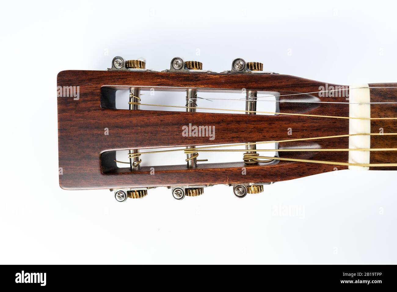 Braune akustische Gitarrenhalsplatte mit Streichern Stockfoto