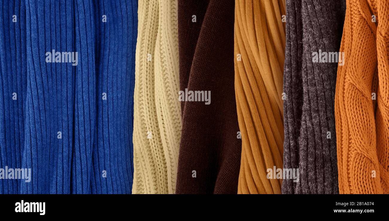 Beste braune Farben passend für klassisches Blau. Modefarbentrends für das Jahr 2020. Strickkleidung Stoffmuster. Stockfoto