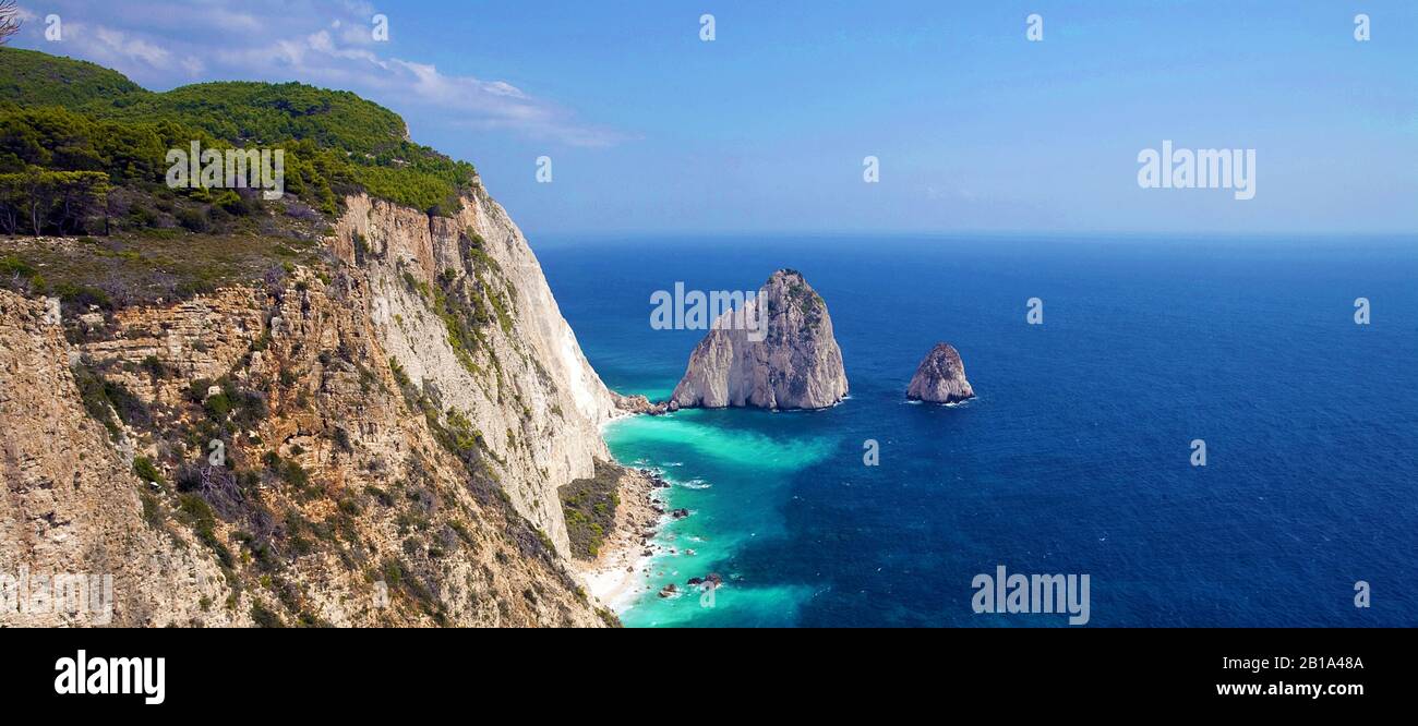 Misithres, zwei Felsen im Meer eine Steilküste, Keri, Zakynthos-Insel, Griechenland Stockfoto