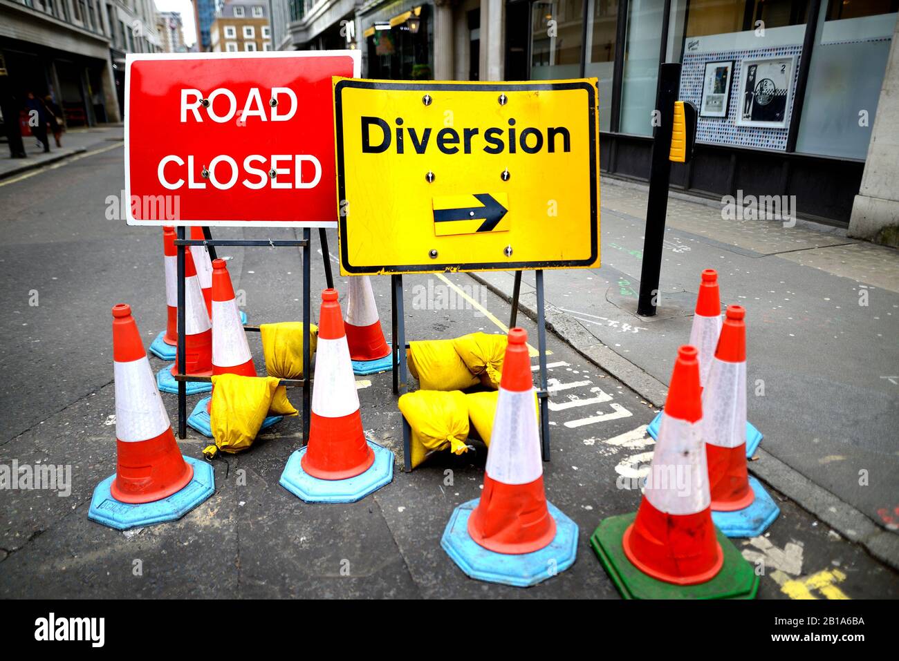 London, England, Großbritannien. Verkehrsschilder im Zentrum von London sind Gesperrt Stockfoto