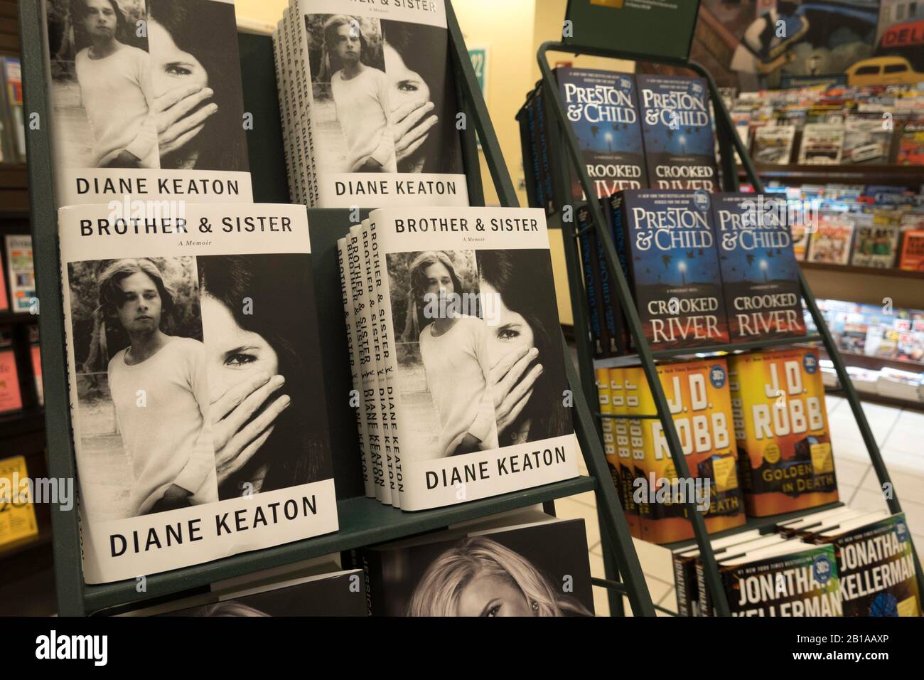Hardbound Books werden in einem Einzelhandelsgeschäft in den USA angezeigt Stockfoto