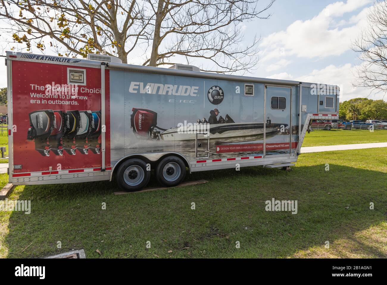 Evinrude E-TEC Außenbordmotor 5. Rad-Anhänger Stockfoto