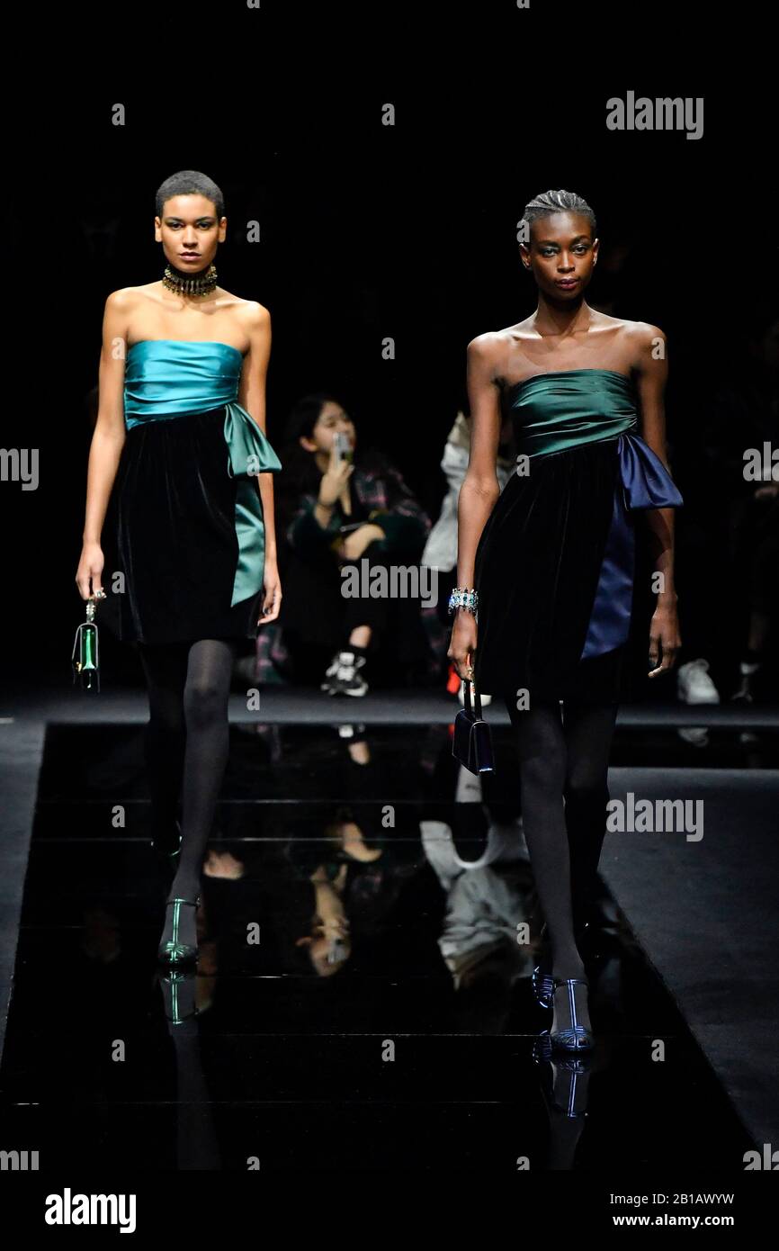 Modell läuft auf der Startbahn auf der Emporio Armani Modenschau im Herbst/Winter 2020/2021 Milan Fashion Week in Mailand, Italien am 22. Februar 2020. (Foto von Jonas-Gustavsson/Sipa USA) Stockfoto