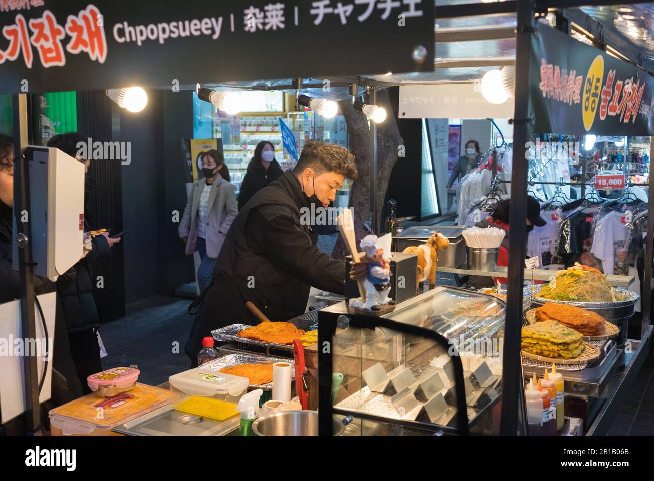 Food-Stall, Myeongdong Night Market, Seoul, Südkorea Stockfoto