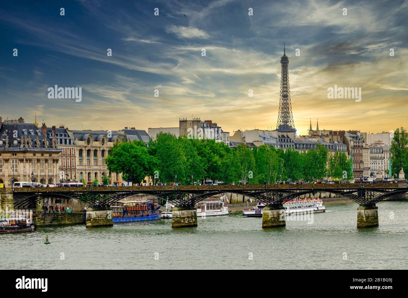 Paris, Frankreich; 08.07.2014: Paris ist mit mehr als 42 Millionen ausländischen Besuchern pro Jahr das beliebteste Touristenziel der Welt. Stockfoto