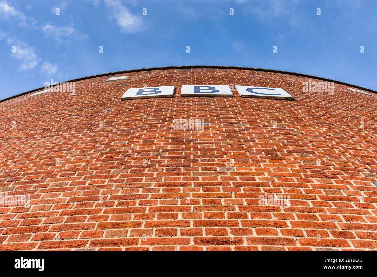 BBC Sign im BBC East HQ in Norwich, das die Region East Anglia und einen Teil der East Midlands bedient. Stockfoto