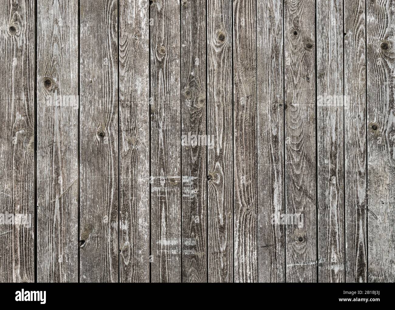 Naturgraue Scheunenholzwand. Hintergrundmuster der Wandtextur. Stockfoto