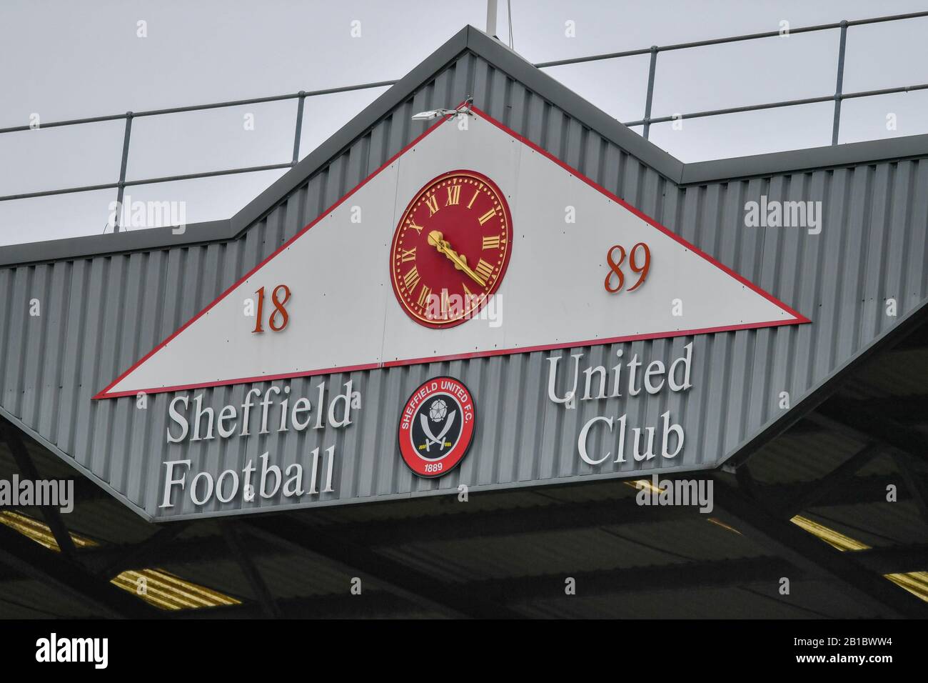 Februar 2020, Bramall Lane, Sheffield, England; Premier League, Sheffield United gegen Brighton und Hove Albion: EIN allgemeiner Blick auf die Uhr in der Bramall Lane Stockfoto