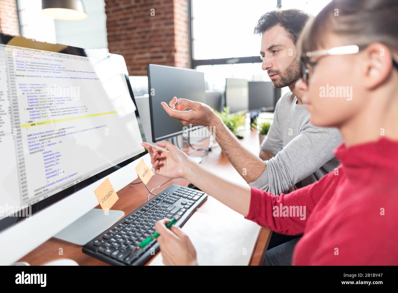 Die Entwicklung Programmierung und Coding Technologies. Website Design. Programmierer in einer Software arbeiten, entwickeln Unternehmen Office. Stockfoto