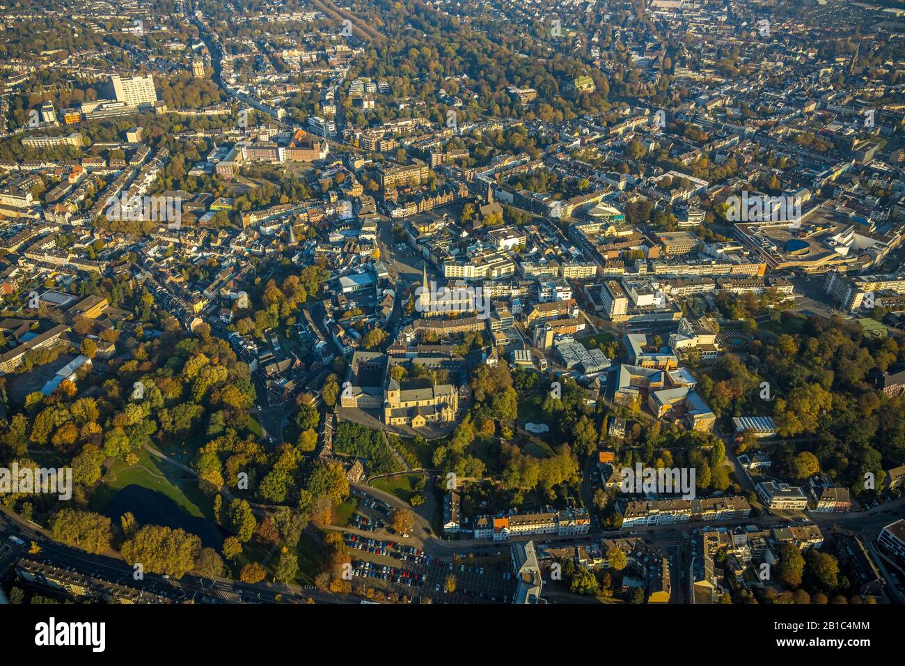 Luftbild, Blick in die Innenstadt, Minster St. Vitus Mönchengladbach, Stift Rathaus, Stadtkirche, Alter Markt und Sakristei, Stadtmuseum Abteiberg, M Stockfoto