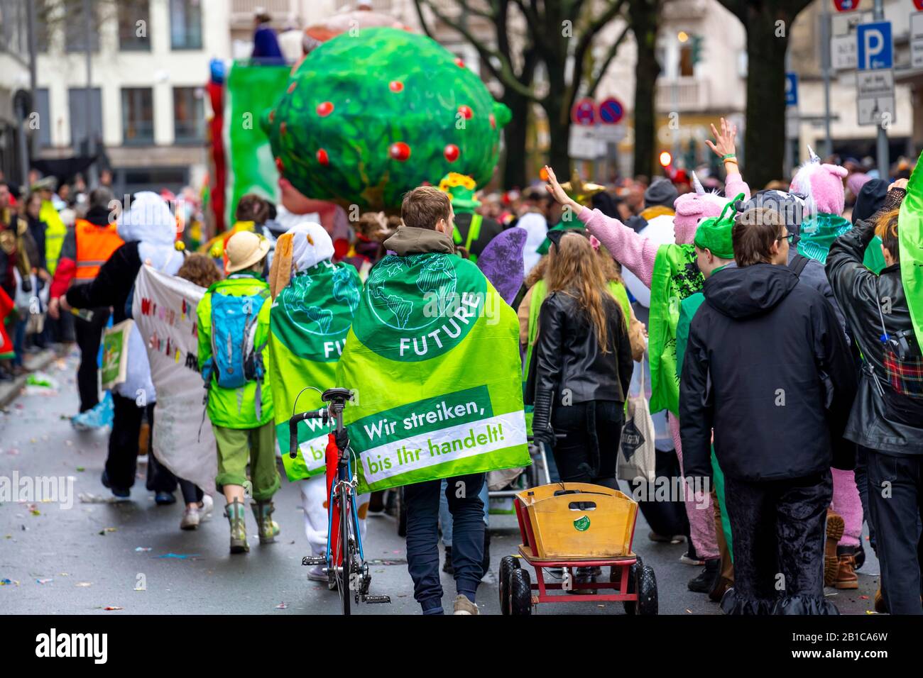 Rosenmontagszug in DŸsseldorf, Straßenkarneval, Wandergruppen, Freitag für Zukünftige Gruppen. Stockfoto