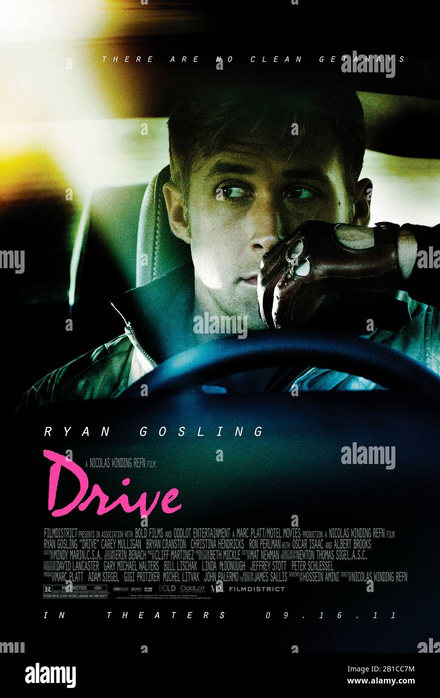 Drive (2011) unter der Regie von Nicolas Winding Refn und mit Ryan Gosling, Carey Mulligan, Bryan Cranston und Carey Mulligan in den Hauptrollen. Ein Kurzurlaub Fahrer erklärt sich bereit, in einem von seinem Nachbarn arrangierten Heist zu helfen, und die Dinge nehmen eine Wendung für das Schlimmste. Stockfoto