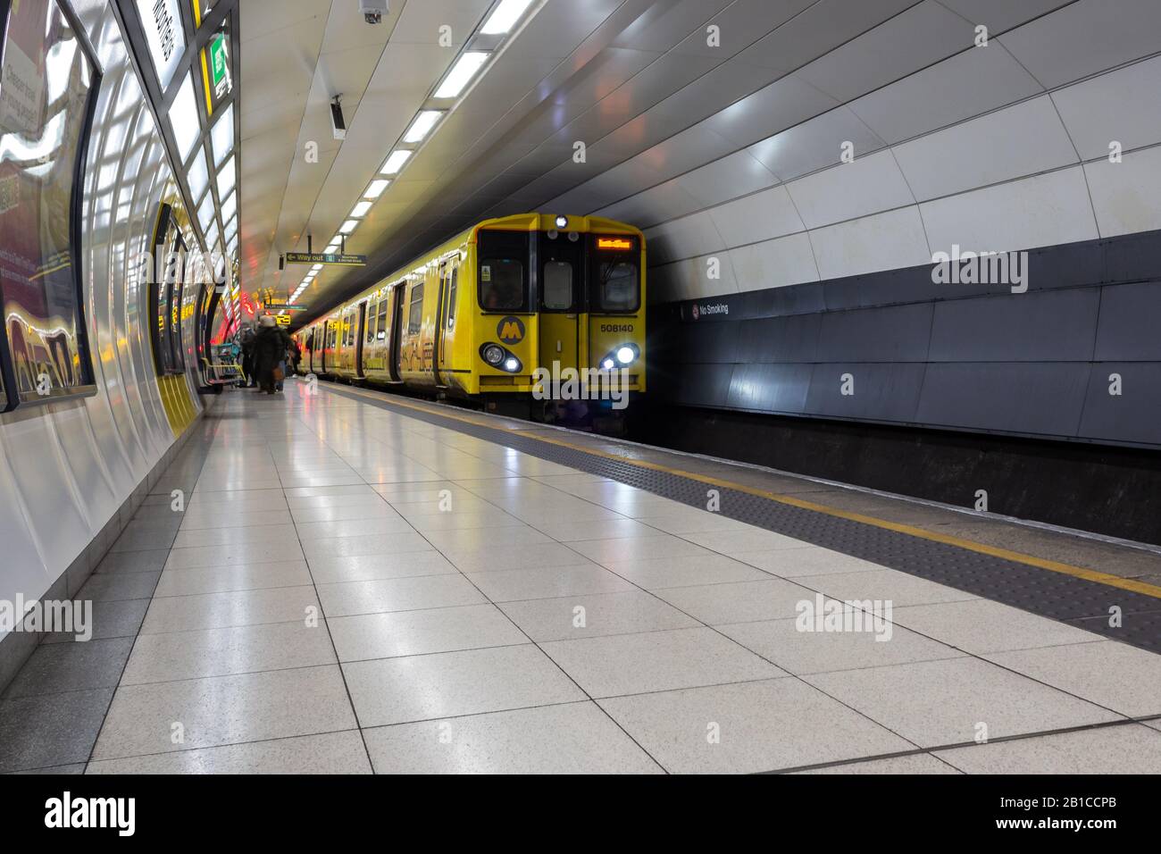 Merseyrail British Rail Class 507 Train, Moorfields Station, Liverpool Stockfoto