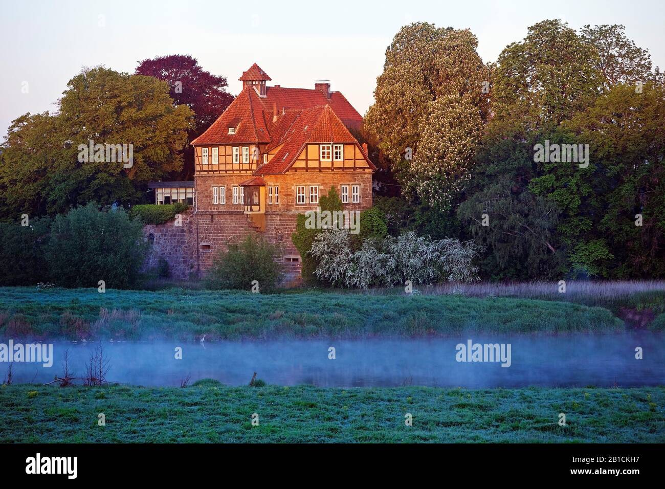 Schloss Petershagen bei Sonnenaufgang, Deutschland, Nordrhein-Westfalen, Ostwestfalen, Petershagen Stockfoto