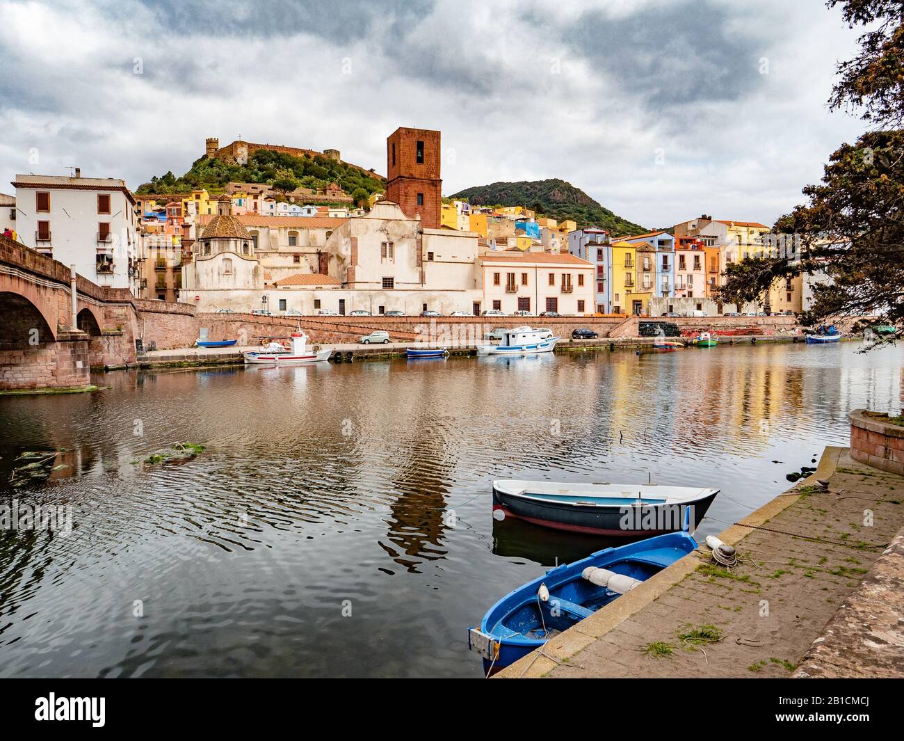 Blick auf bosa, sardinien, schöne Stadt auf sardinien, italien Stockfoto