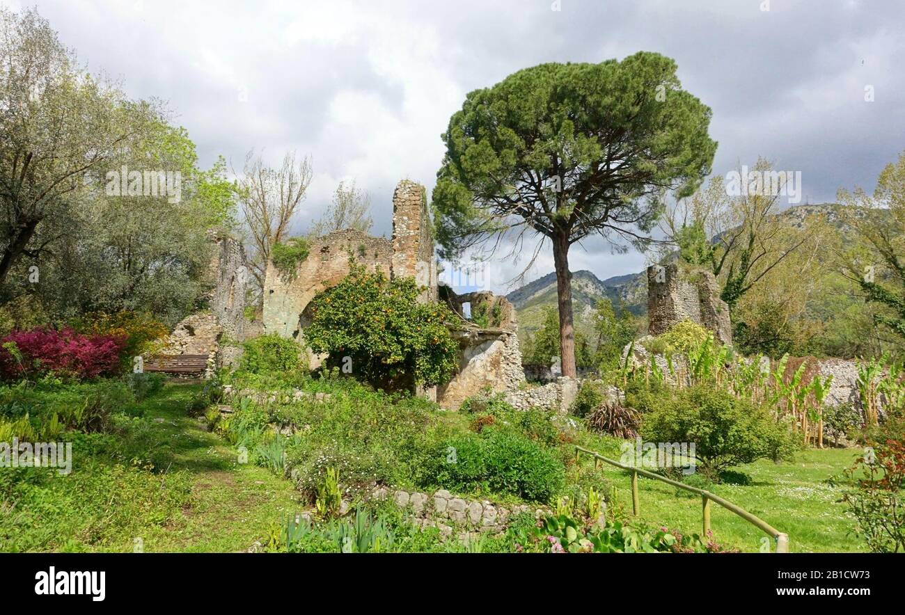 Gartenszene - Giardino di Ninfa, Italien - Stockfoto