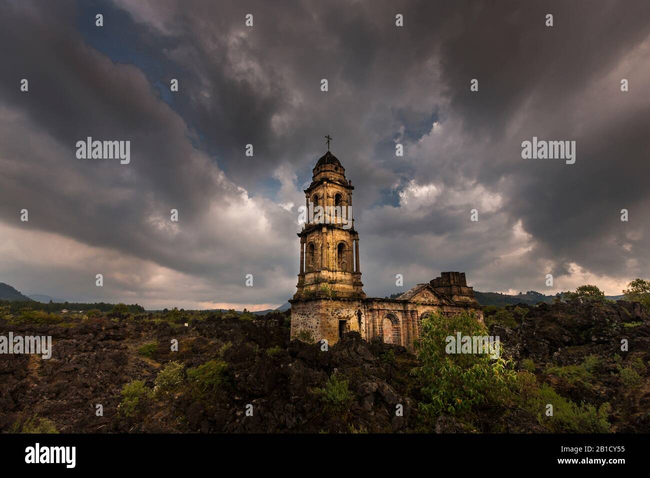 Kirche in Lava, Vulkan Paricutin, Bundesstaat Michoacan, Mexiko, Mittelamerika Stockfoto