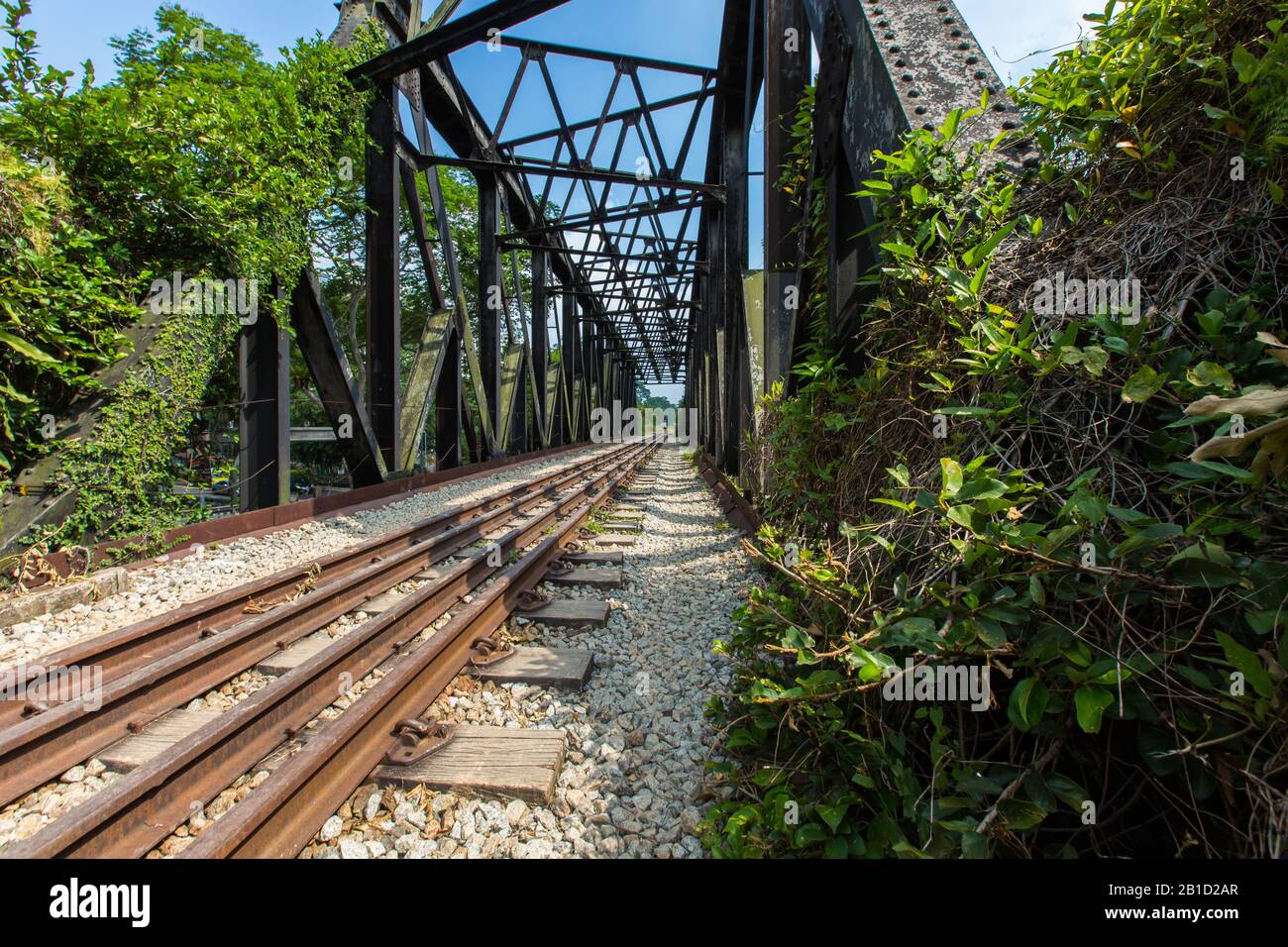 Alte Bahngleise und hohe Stahlkonstruktion, Singapur, Südost-Asien Stockfoto