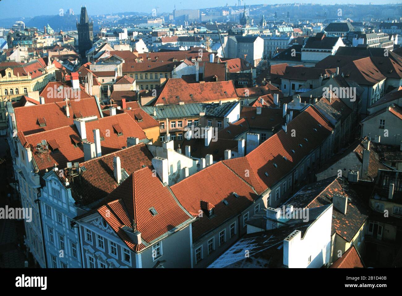Prag, Tschechische Republik. Lehmziegel Dächer der Altstadt Gebäude Fotograf aus Old Town Tower. UNESCO-Weltkulturerbe Stockfoto