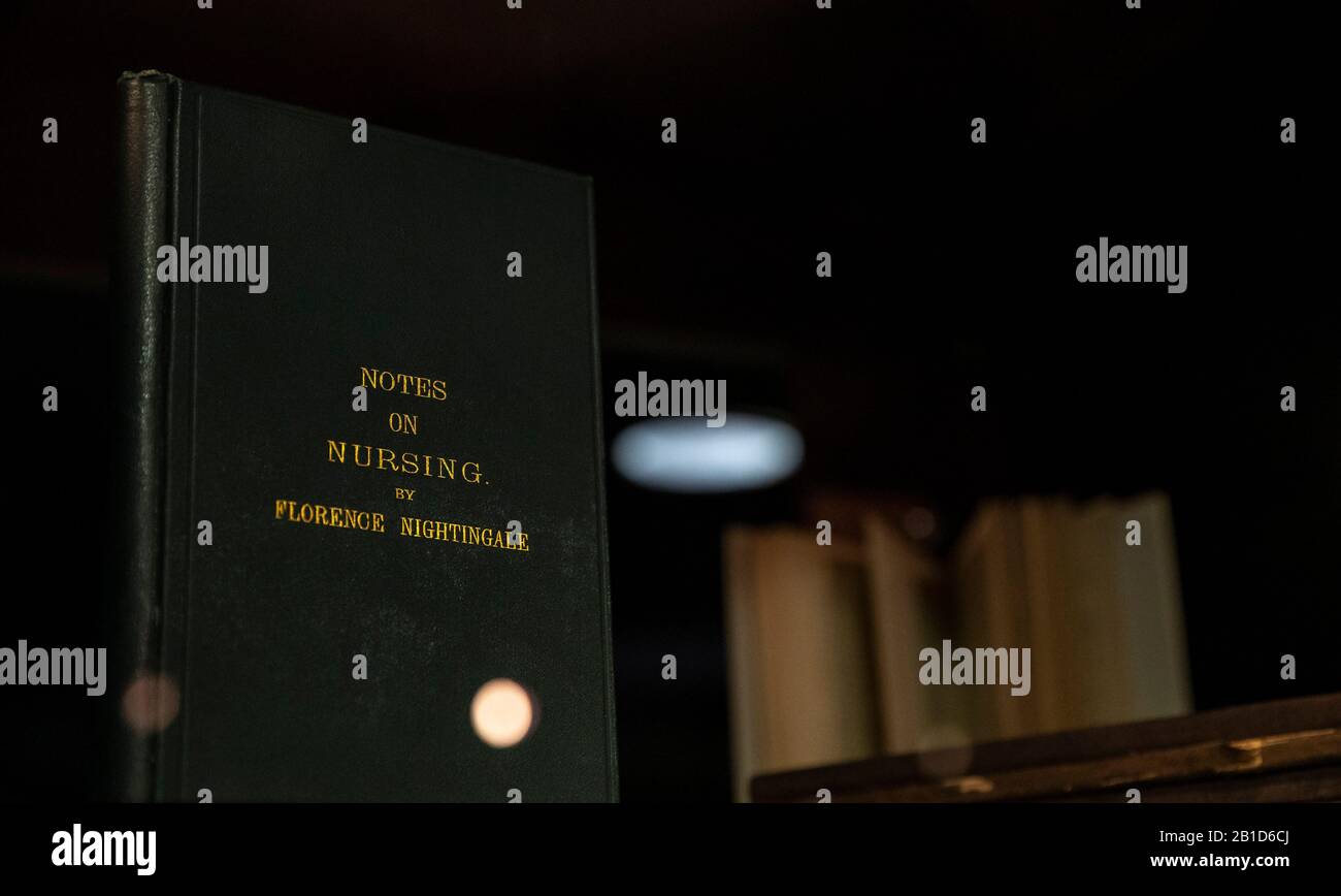 London, Großbritannien. Februar 2020. Das am 24. Februar 2020 aufgenommene Foto zeigt Notizen zur Krankenpflege, die Florence Nightingale im Florence Nightingale Museum in London, Großbritannien geschrieben hat. 2020 wird Florence Nightingale zum 200. Geburtstag. Credit: Han Yan/Xinhua/Alamy Live News Stockfoto