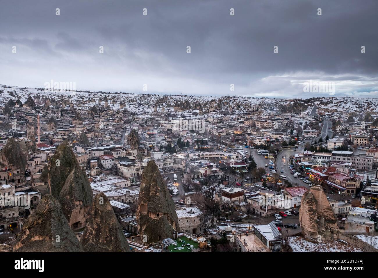 Göreme Stadt in Kappadokien im Winter mit Schnee bedeckt Stockfoto