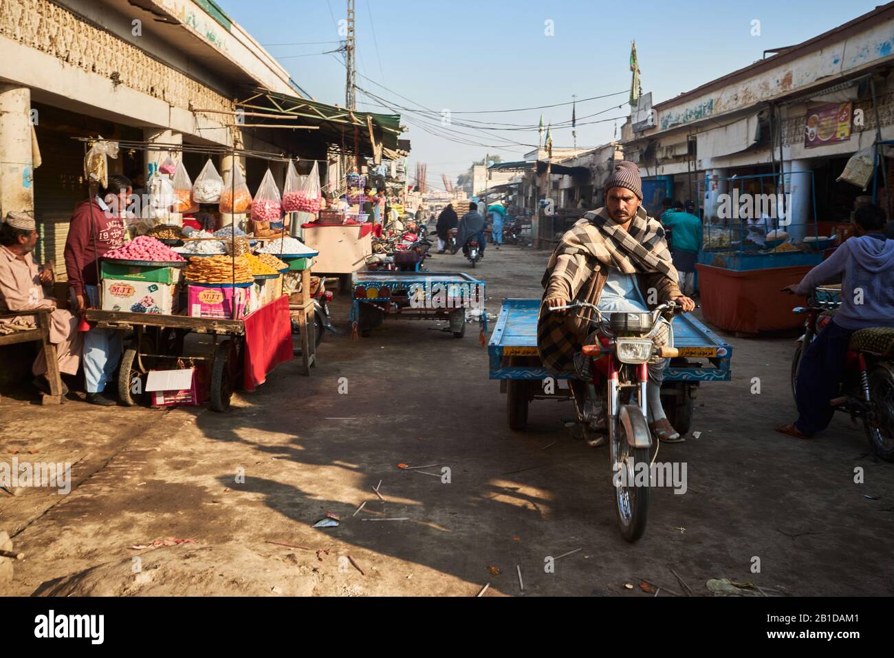 Der Markt der Kleinstadt Bhong, in der Nähe von Rahim Yar Khan im Süden des Punjab Pakistan. Stockfoto