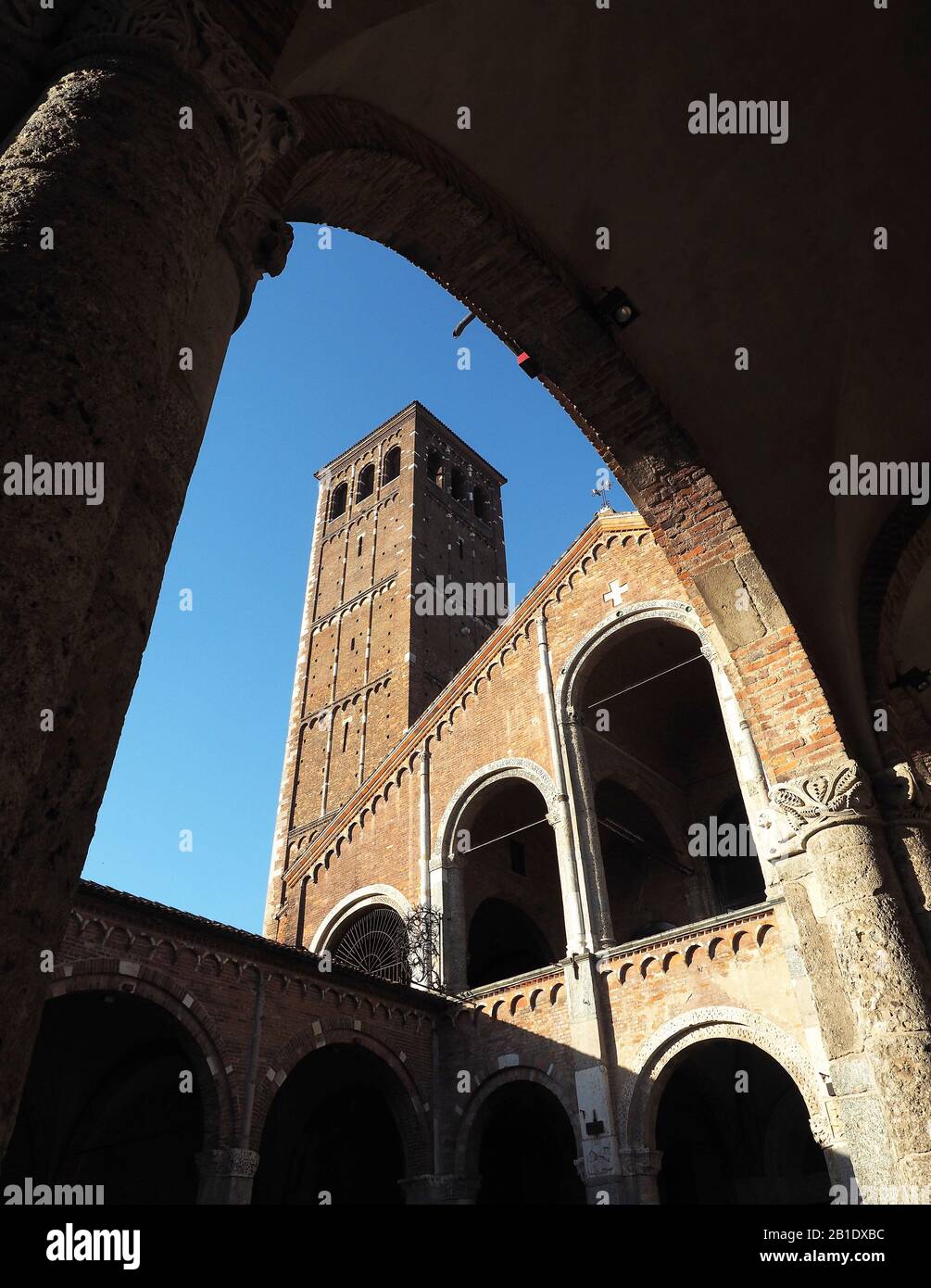 Europa, Italien, Lombardei, Mailand, Stift S. Ambrogio. Frühchristliche und mittelalterliche Romanik Stockfoto