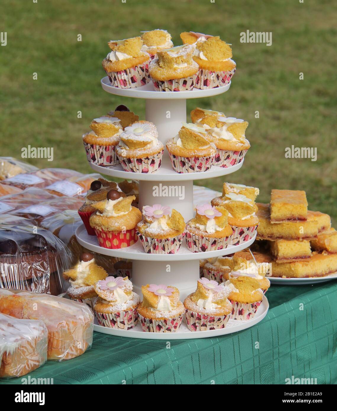 Eine Auswahl Frisch Gebackener Hausgemachter Kuchen. Stockfoto