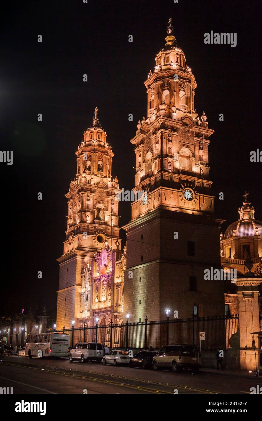 Morelia Kathedrale in der Nacht, historisches Zentrum von Morelia, Bundesstaat Michoacan, Mexiko, Mittelamerika Stockfoto