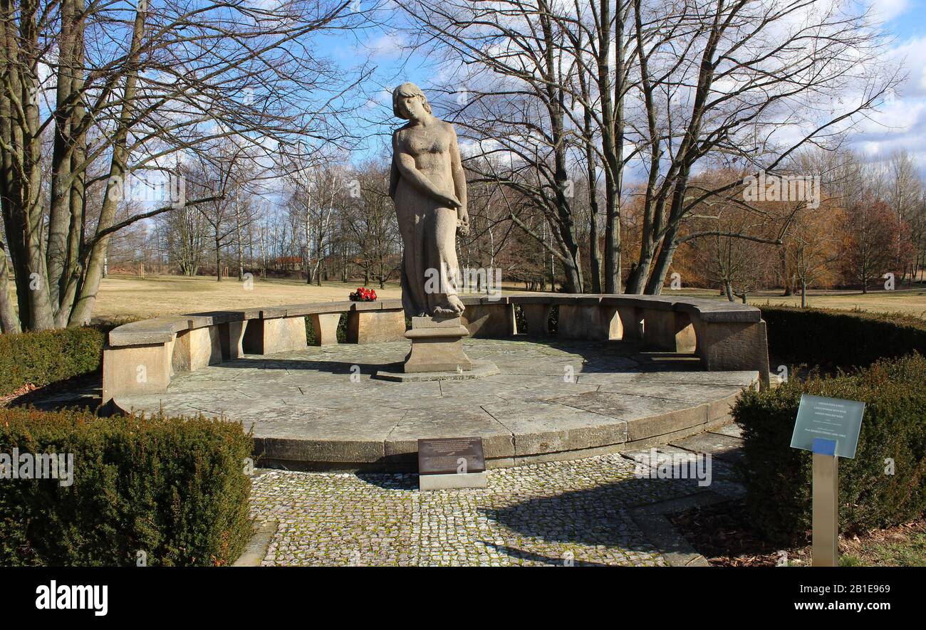 Gedenkstätte Lidice, Bezirk Kladno, Tschechische Republik, am 18. Februar 2020. Das Denkmal wurde an der Stelle des vorherigen Dorfes gebaut, die kostenlos war Stockfoto