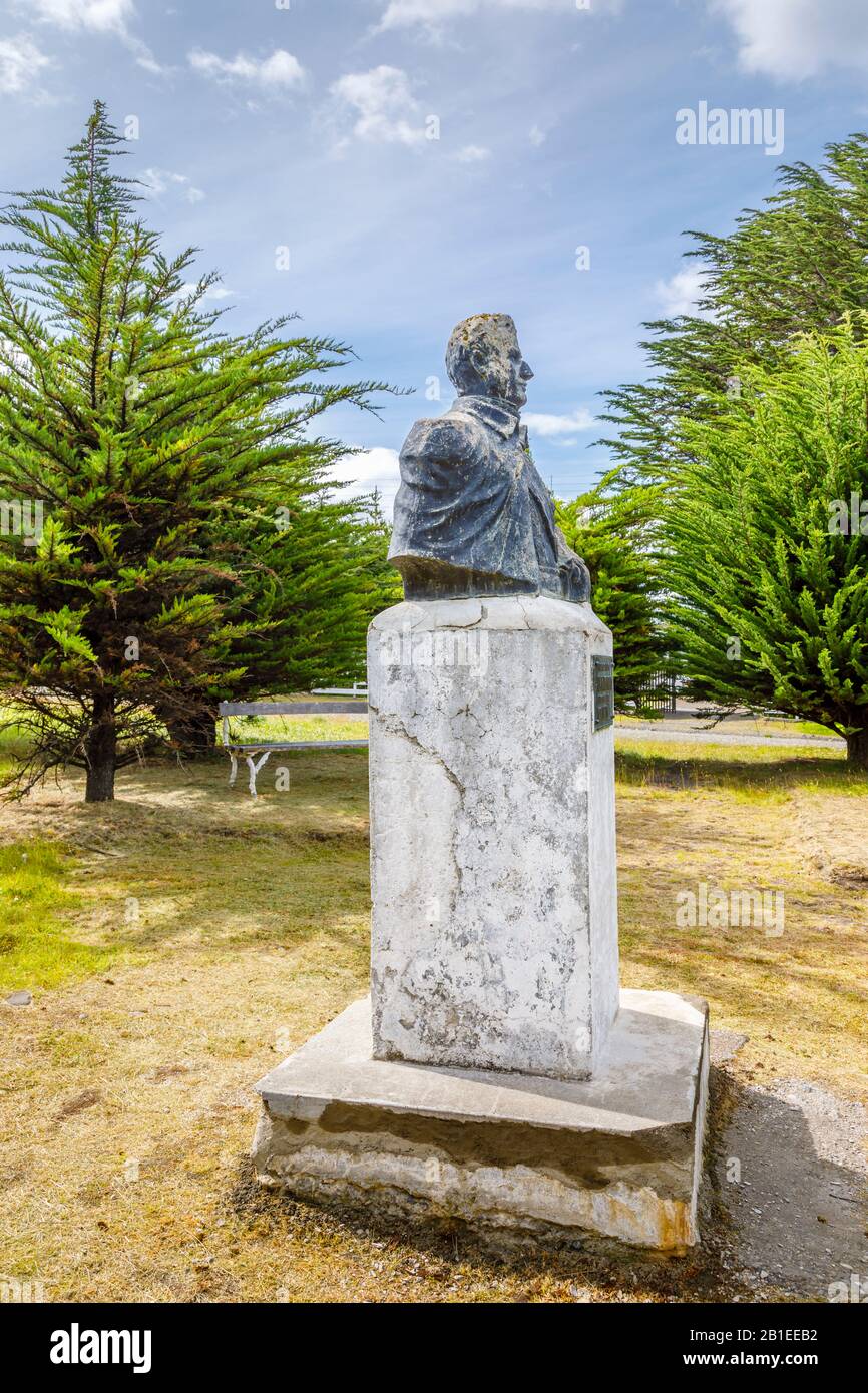 Statue des Nationalhelden Bernado O'Higgins in Puerto Bories, einem kleinen Dorf in Patagonien, in der Nähe von Puerto Natales, Provinz Ultima Esperanza, Süd-Chile Stockfoto