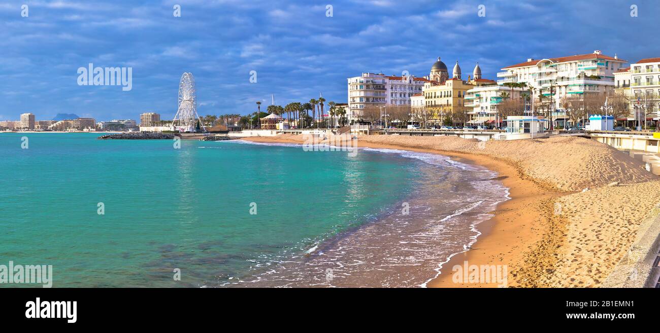 Saint Raphael Strand und Uferpromenade Panoramaaussicht, berühmten touristischen Ziel der Französischen Riviera, Alpes Maritimes, Frankreich Stockfoto