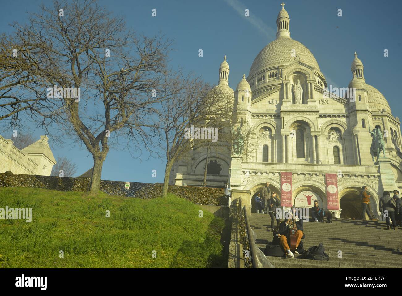 Musiker auf den Stufen des Sacre Coeur, Pasakdek Stockfoto