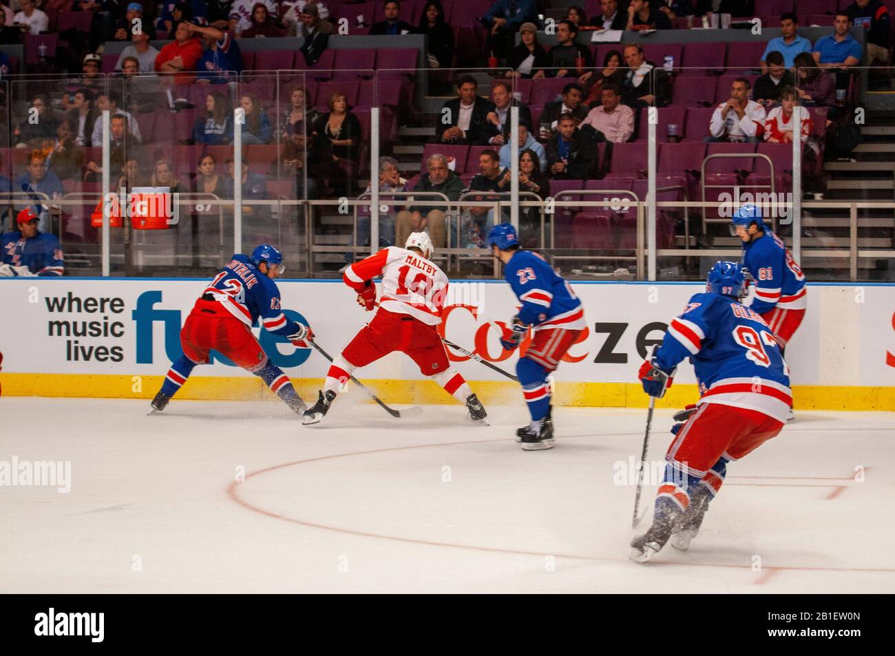 Eishockeyliga NHL Match Rangers bei MSG. Wenn Sie über die großartigen Sportstätten sprechen, sollte Madison Square Garden ganz oben auf der Liste stehen. H Stockfoto