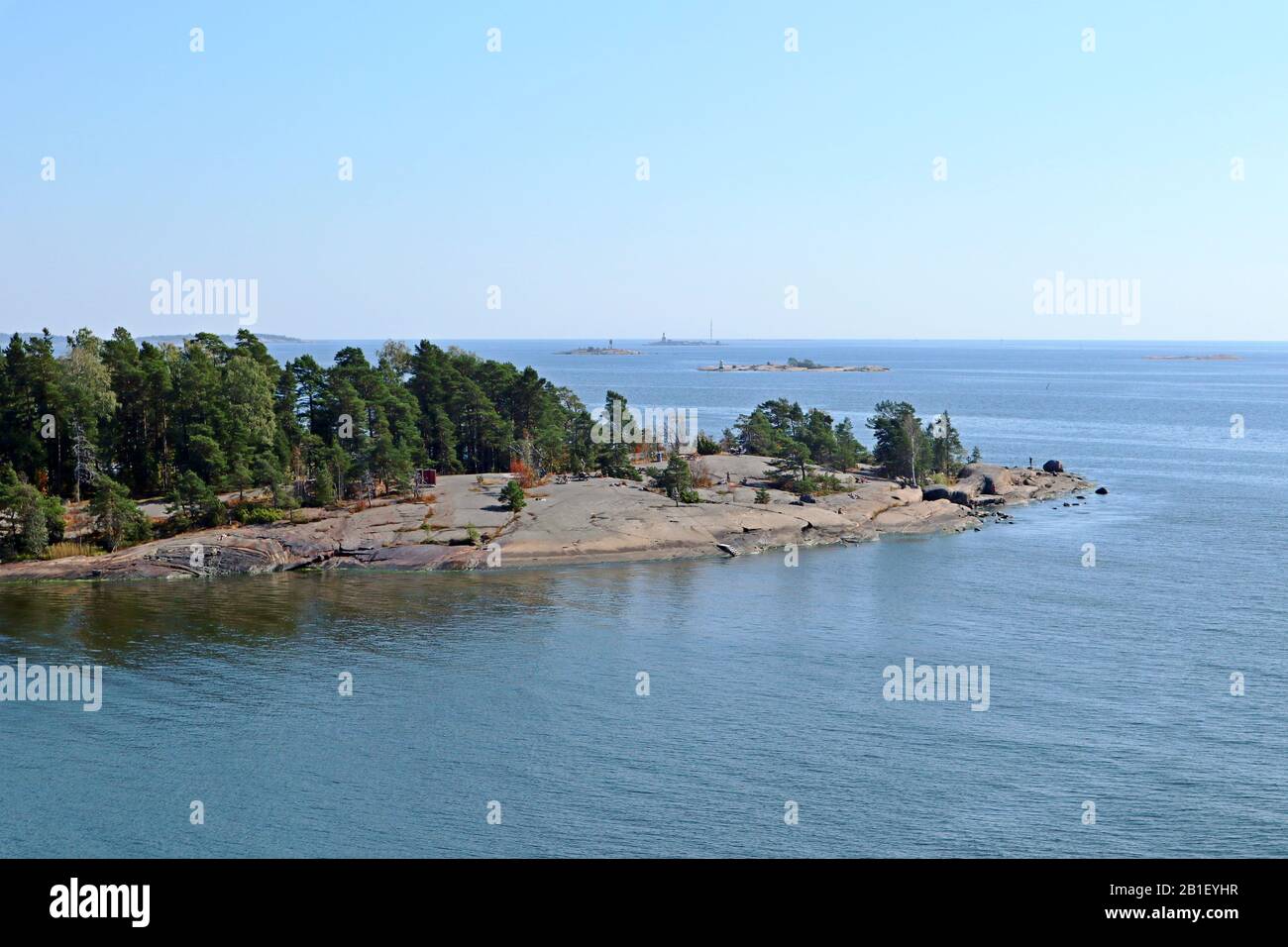 Küsteninsel in der Nähe von Helsinki Finnland skandinavische Sommerruhe Urlaub Urlaub auf der ostsee. Natursteinstrand Stockfoto