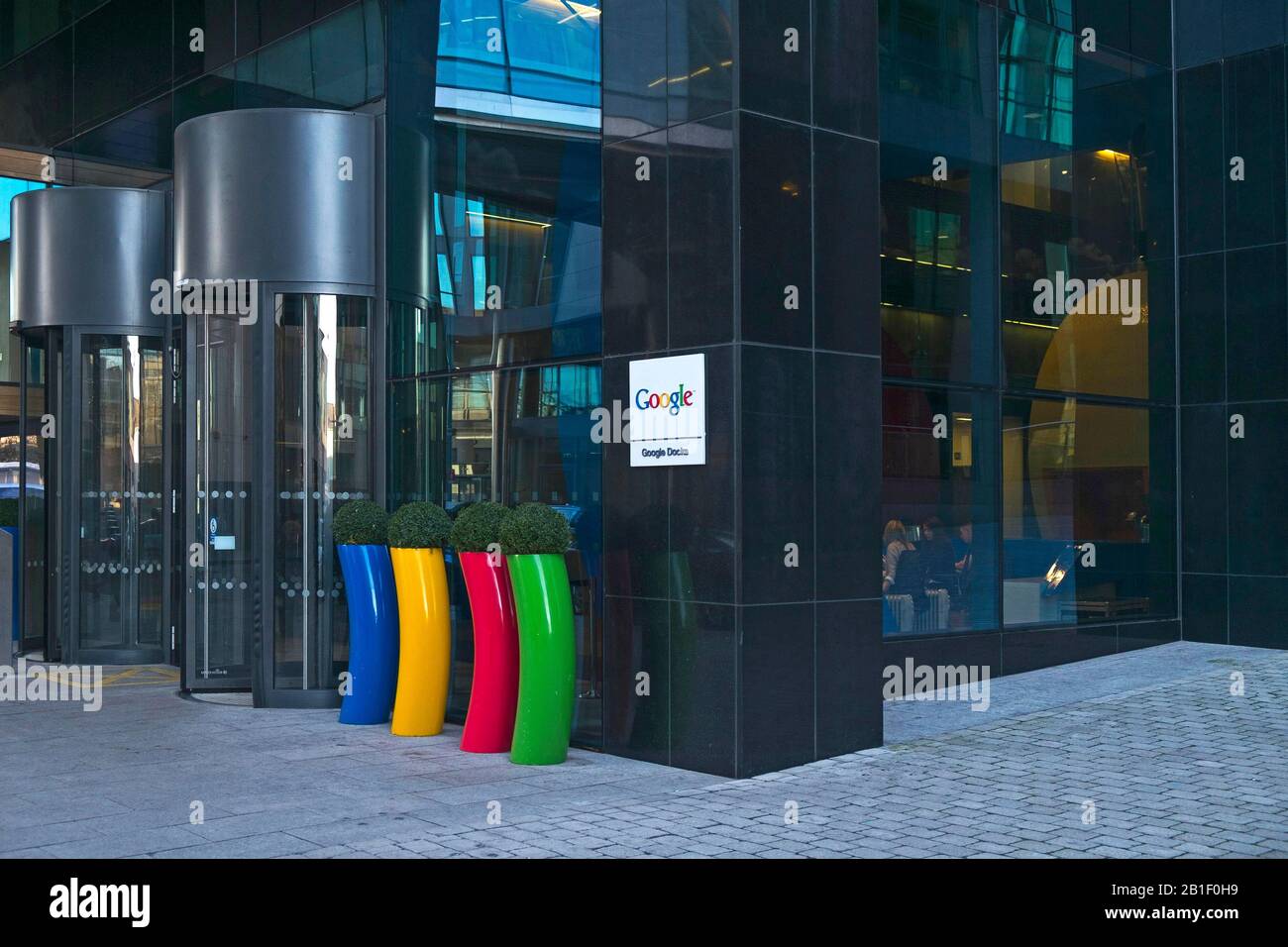 Irland, Dublin, Barrow Street, Das GoogleSchild vor ihren Büros in Gordon House Foto © Fabio