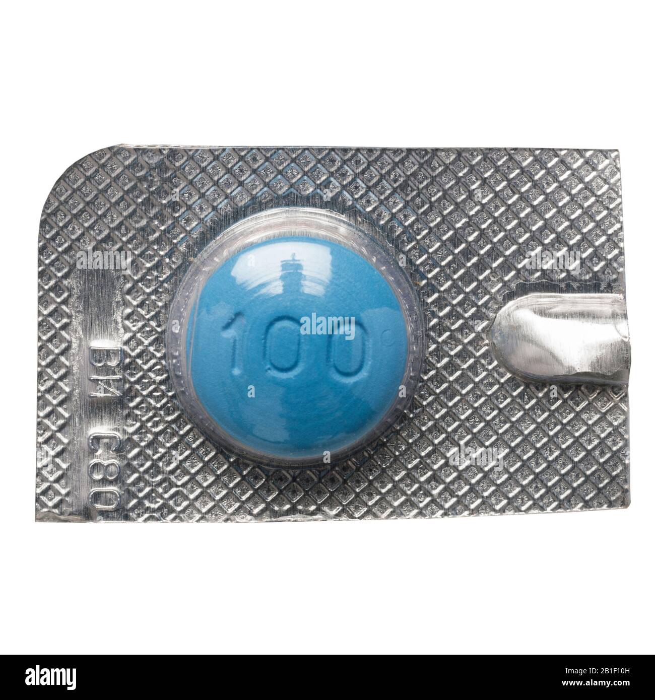 Eine 100 mg Viagra Tablette auf weißem Hintergrund Stockfoto