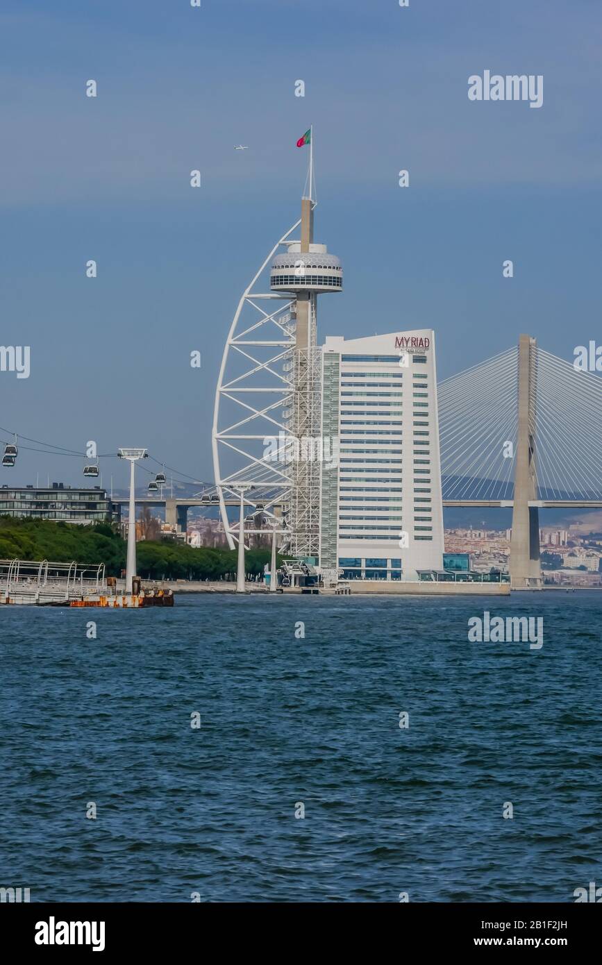 Der Turm Vasco da Gama ist das höchste Gebäude Lissabons Stockfoto