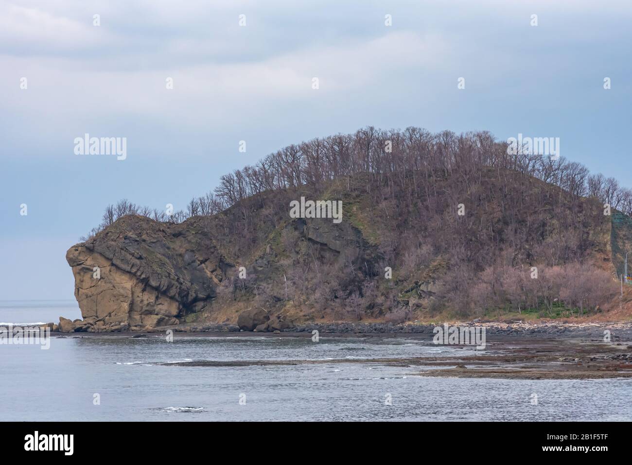 Cape Chashikotsu (Turtle Rock), EIN Felsen sieht genauso aus wie eine Riesenschildkröte in Utoronishi. Stadt Shari, Halbinsel Shiretoko, Hokkaido, Japan Stockfoto