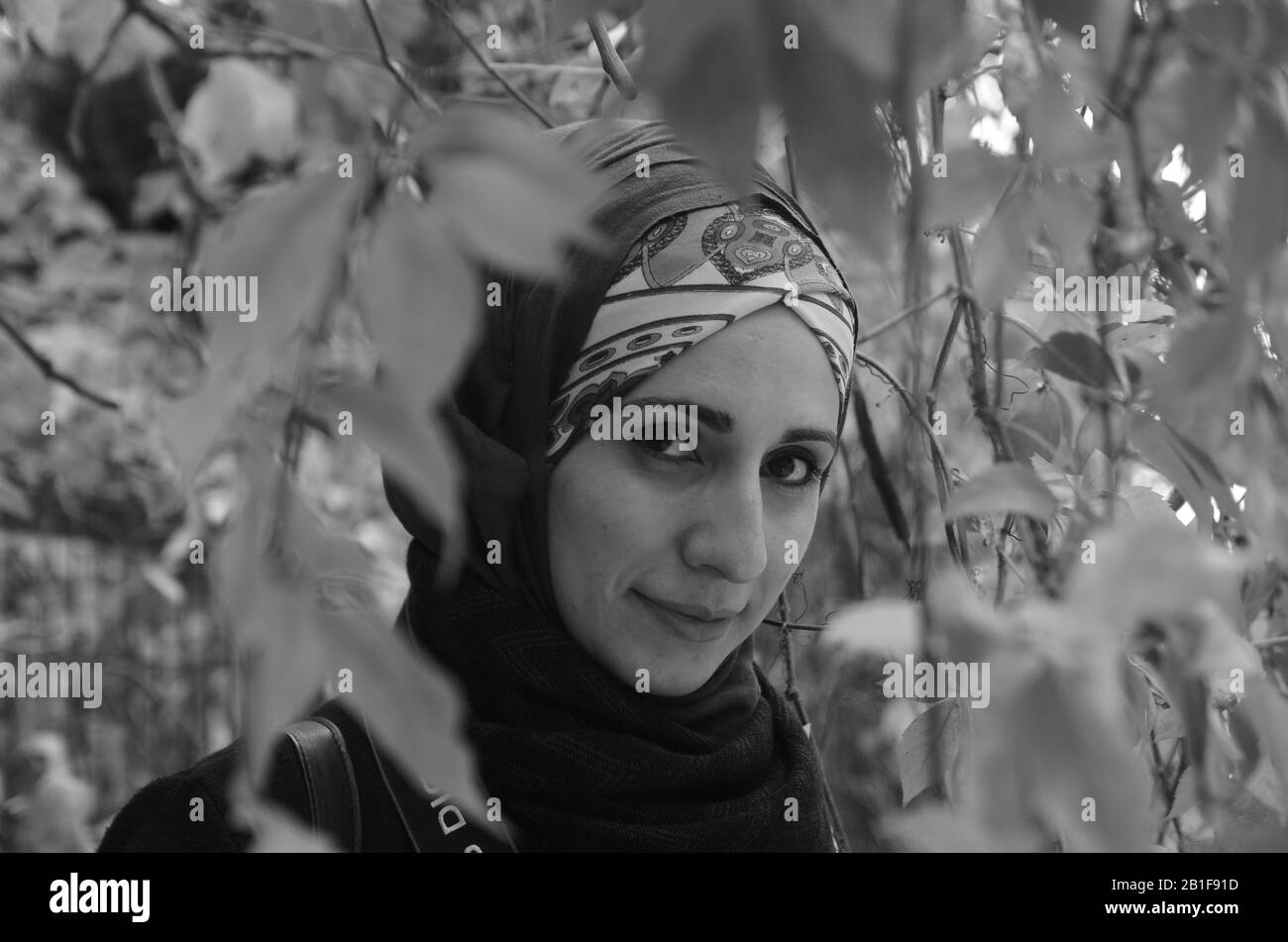 Hijab Woman in Nature (Editorial) Stockfoto