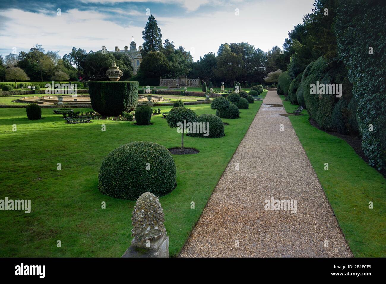 Blick und Design auf den Garten des Belton House Stockfoto