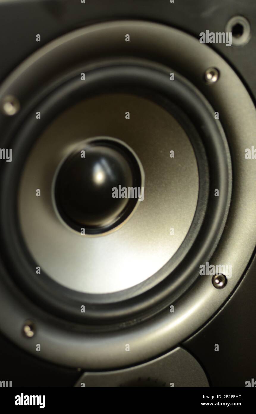 DIE BEATS ERTÖNTEN: Stereolautsprecher erlebenwerden mit Nahaufnahmen. Stockfoto